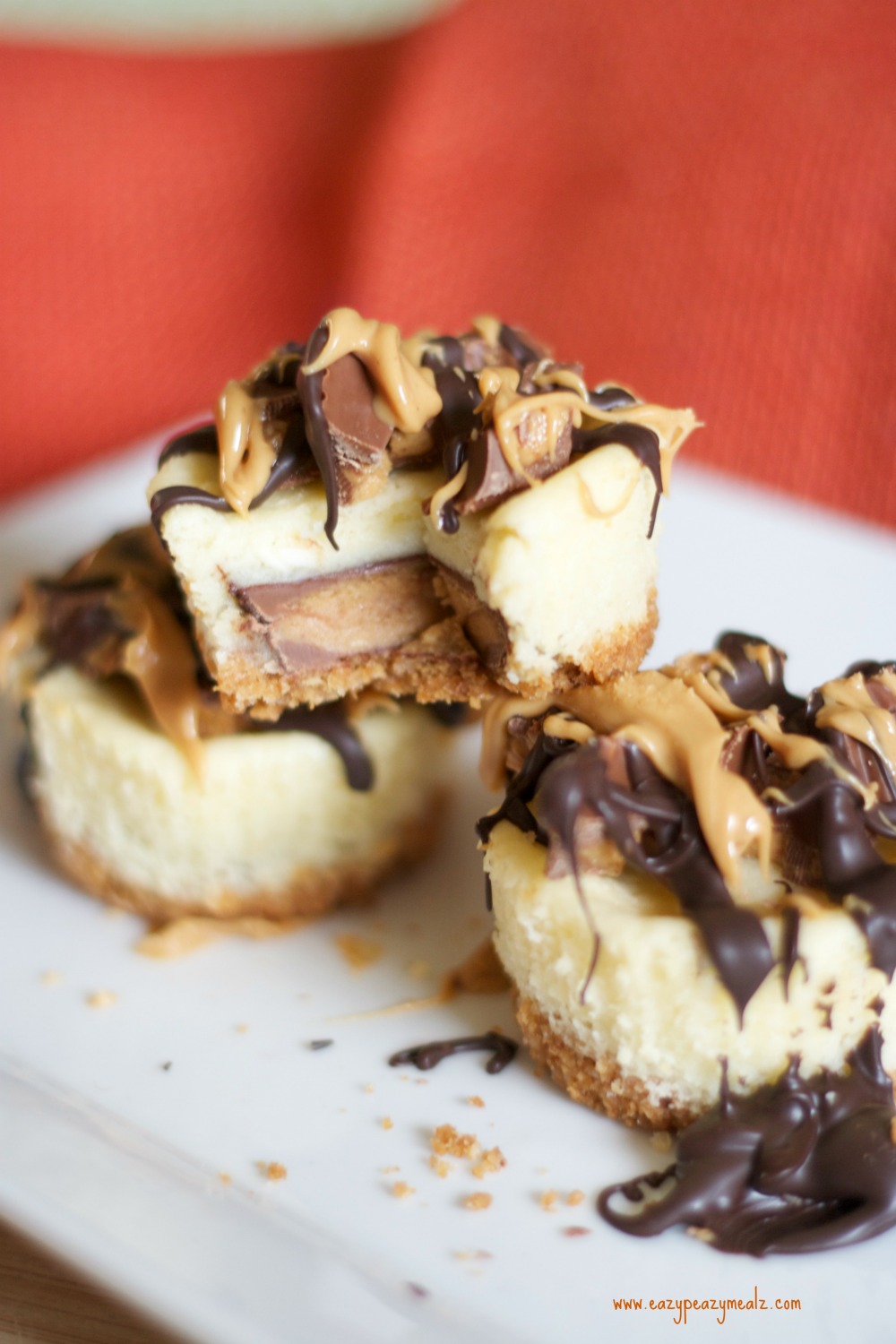 Mini Cheesecake with Peanut Butter Cups Mini Cheesecake with Peanut Butter Cups