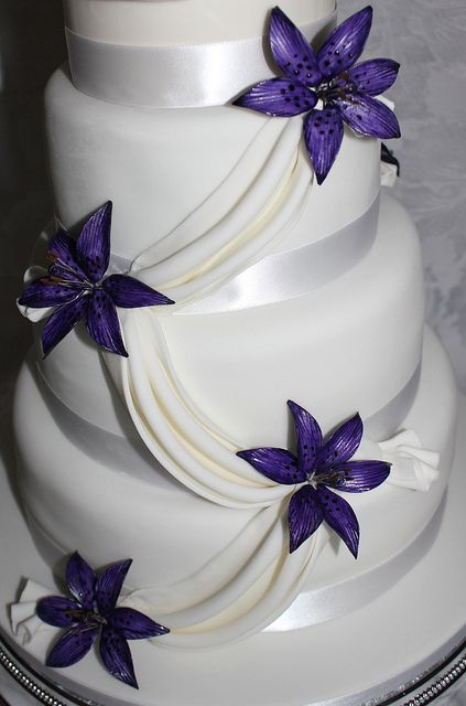 Purple Wedding Cake with Lilies Purple Wedding Cake with Lilies