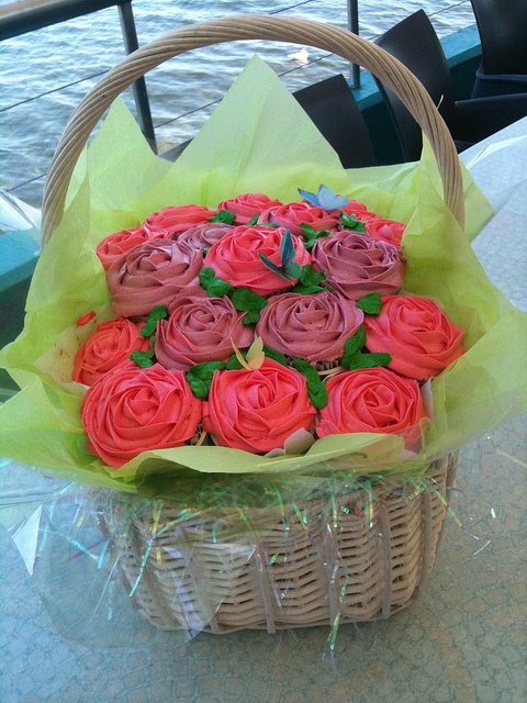 Rose Basket Cupcakes