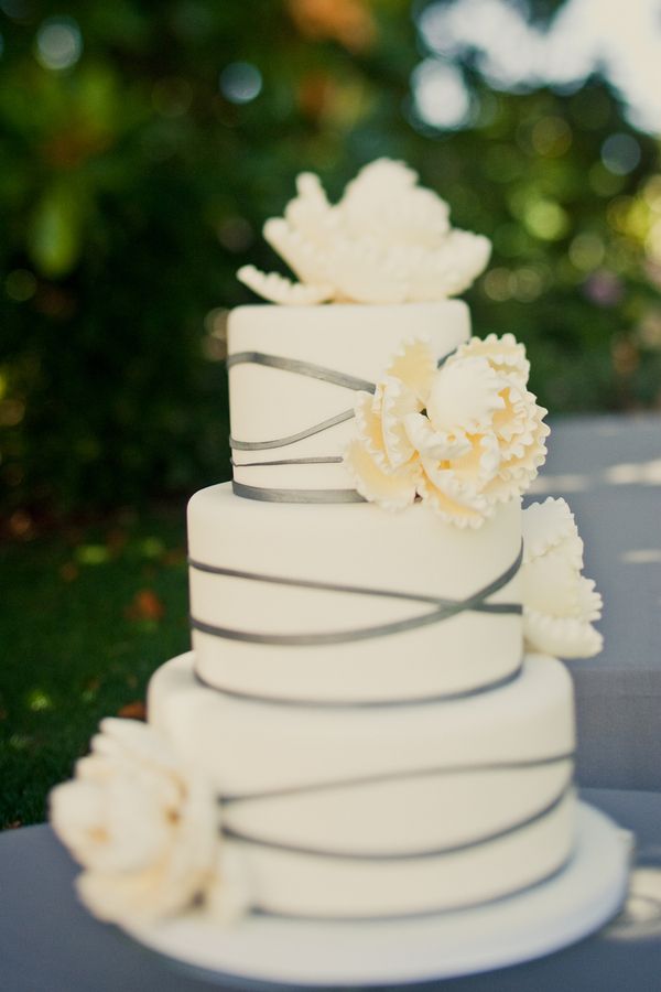 Simple Elegant Wedding Cake