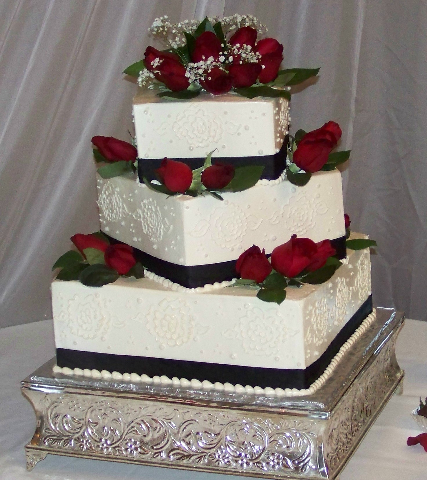 White Buttercream Wedding Cakes Red White Buttercream Wedding Cakes Red