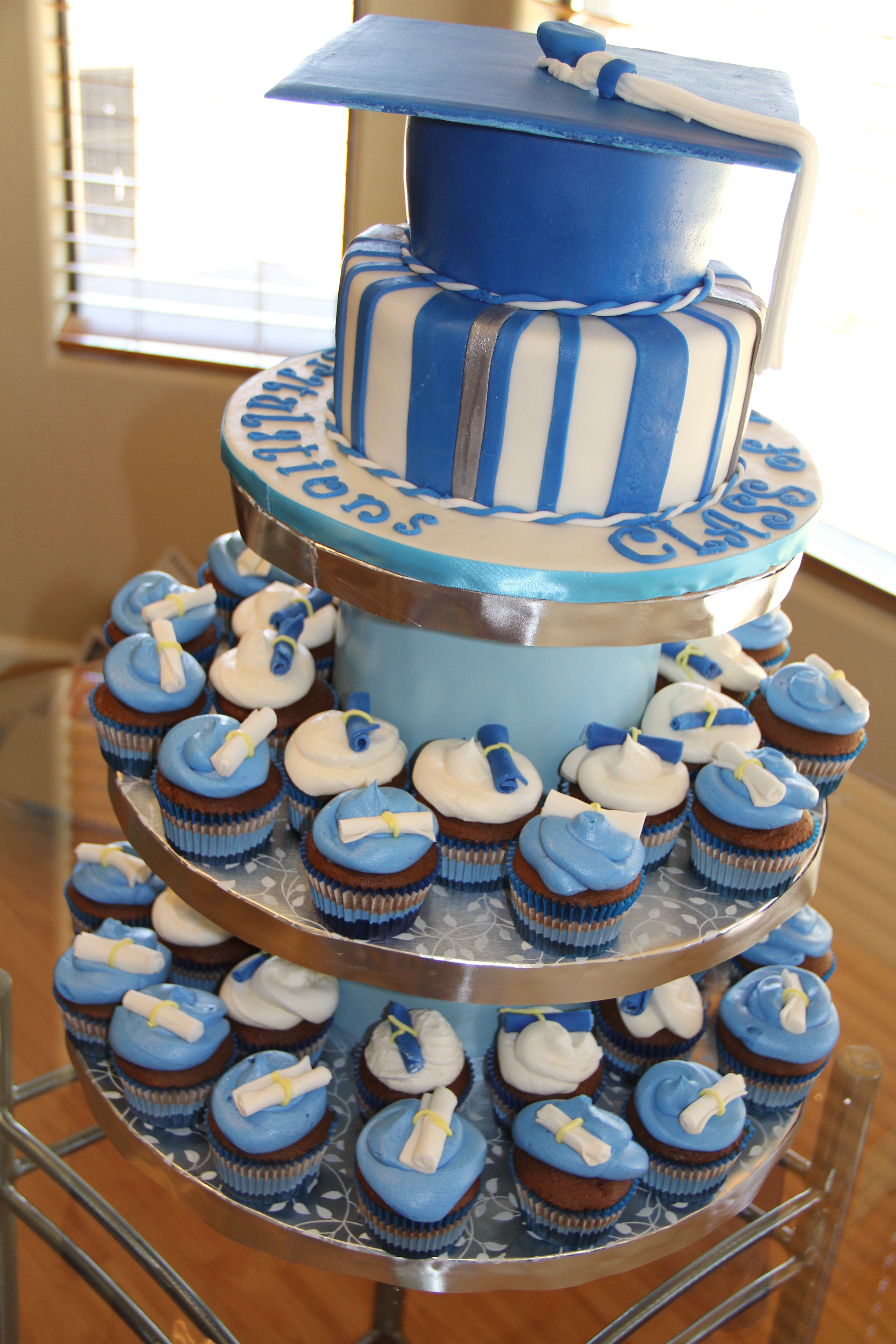 2017 Graduation Cakes 2017 Graduation Cakes