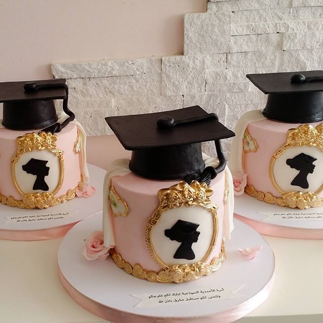 2017 Graduation Cakes