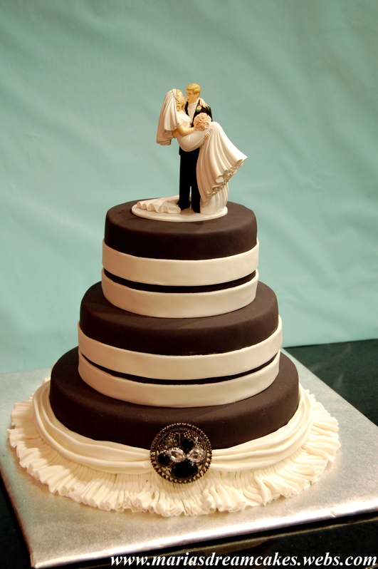 Black and White Themed Wedding Cake