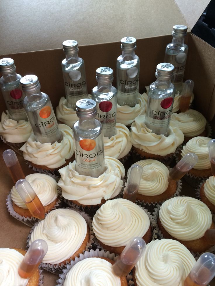 Cupcakes Alcohol-Infused Strawberries Cupcakes Alcohol-Infused Strawberries