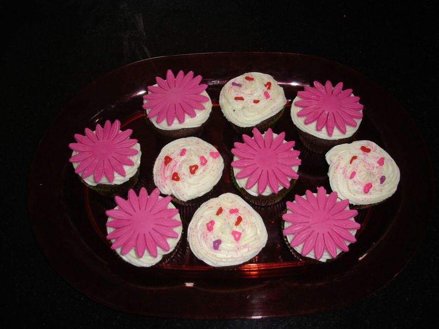 Daisy Pink Cupcake Cake