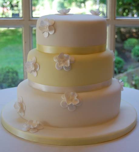 Delicate Flower Wedding Cakes