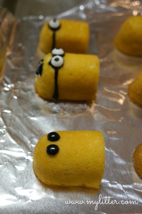 Despicable Me Minion Twinkie Cupcakes