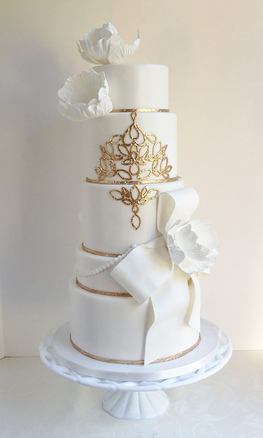 Elegant Gold and White Wedding Cake Elegant Gold and White Wedding Cake