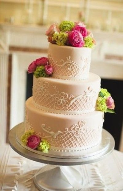 Elegant Wedding Cake with Fresh Flowers