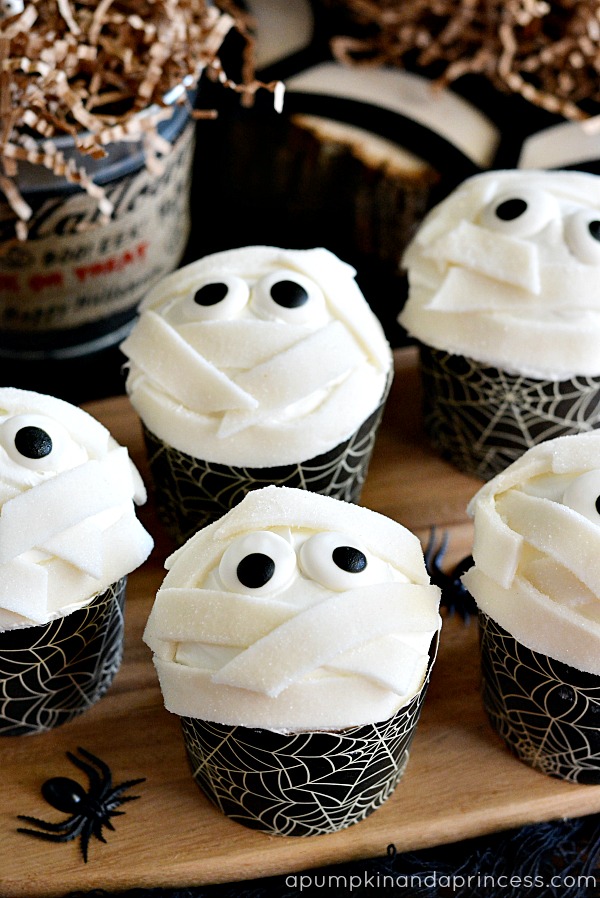 Halloween Treats Mummy Cupcakes