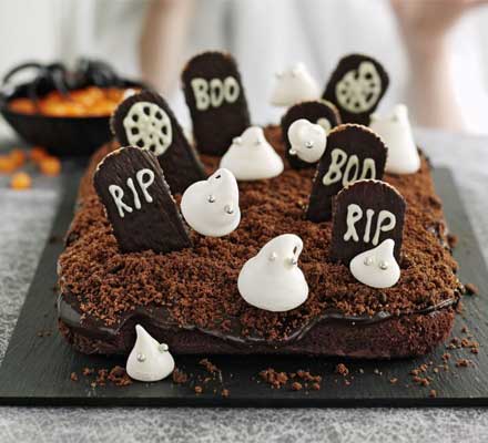 Haunted Graveyard Halloween Cake Haunted Graveyard Halloween Cake