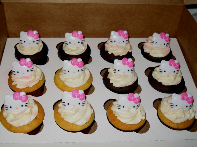 Hello Kitty Cupcake Cake Beach