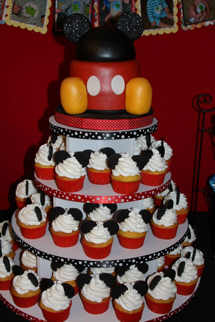 Mickey Mouse Cake and Cupcakes