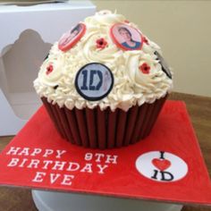 One Direction' Cupcake Cake