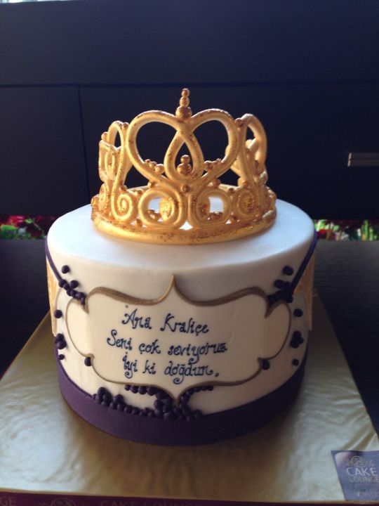 Queen Birthday Cake