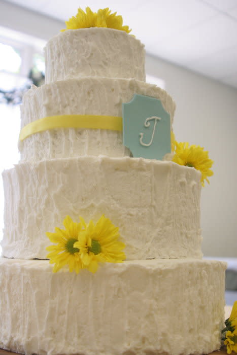 Rustic Daisy Wedding Cake