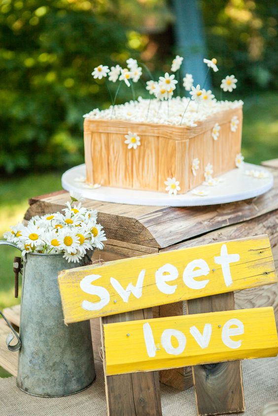 Rustic Daisy Wedding Cake