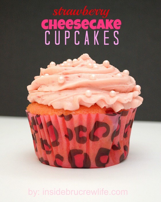 Strawberry Cheesecake Cupcakes with Filling Strawberry Cheesecake Cupcakes with Filling
