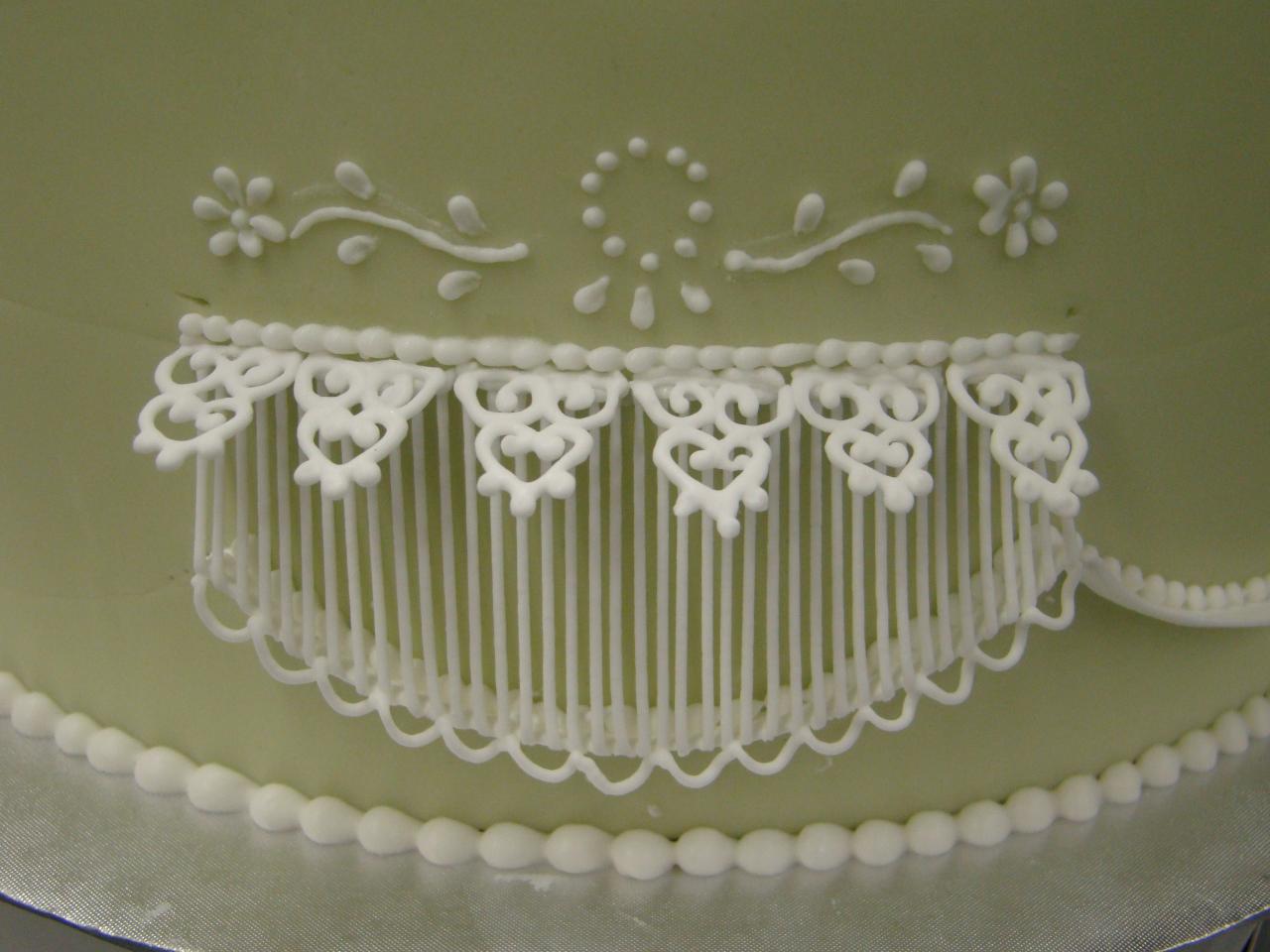 String Work On Cakes