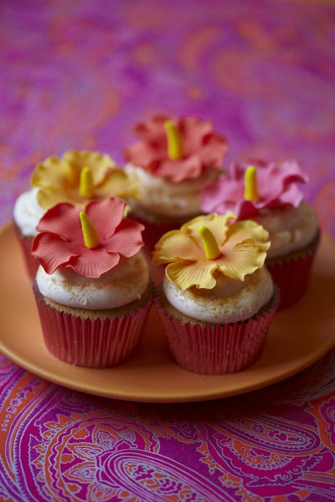 Tropical Flowers Cake Cupcakes Tropical Flowers Cake Cupcakes