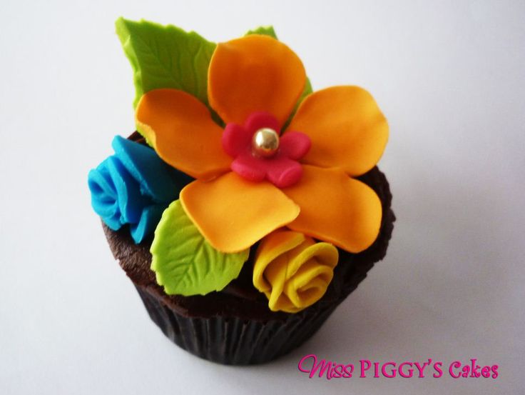 Tropical Flowers Cake Cupcakes