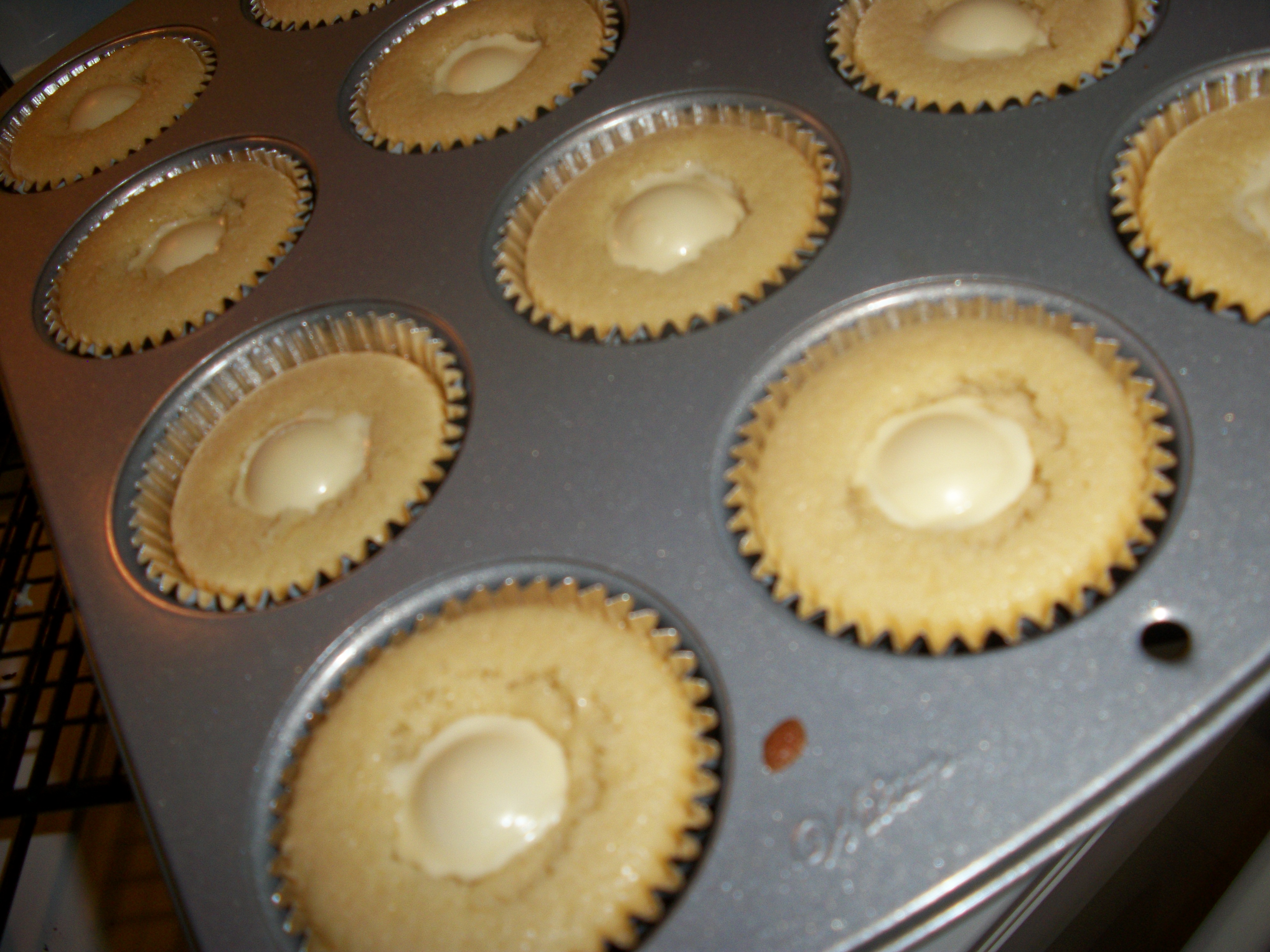 White Chocolate Cupcakes with Lindt Truffle