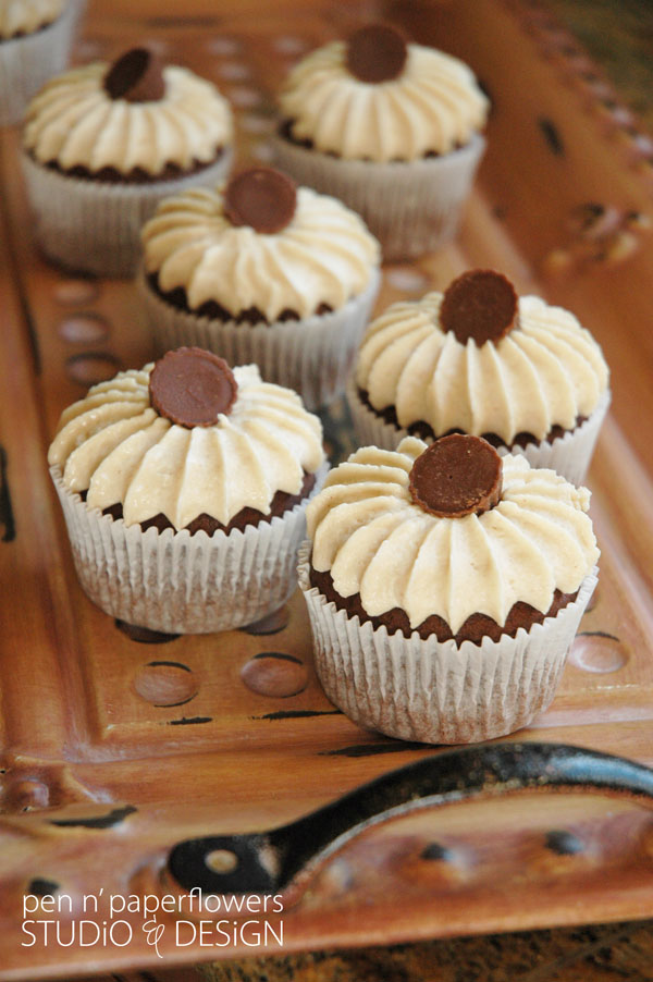French Tip Frosting Cupcakes