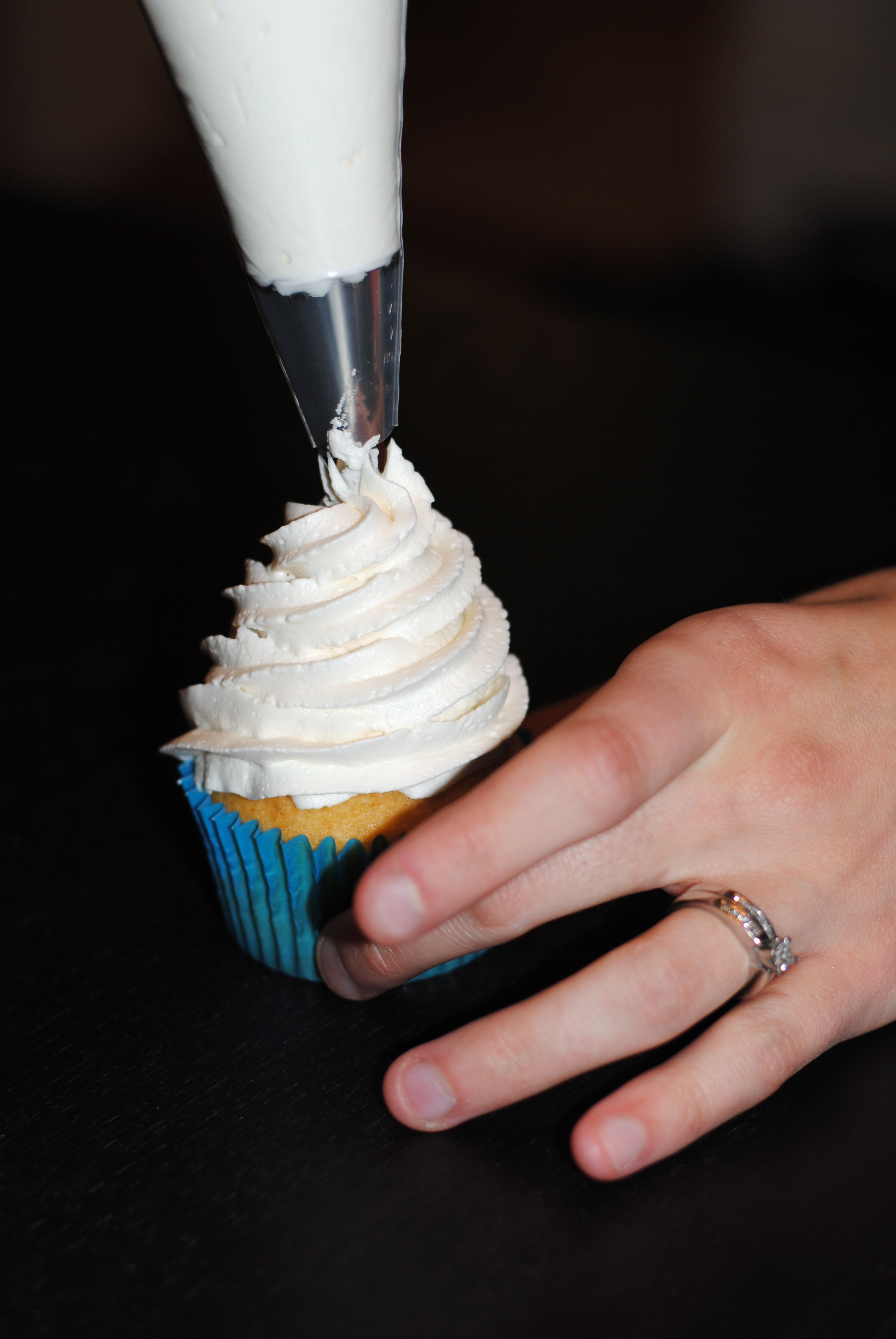 Frosting Cupcakes with Pastry Bag Frosting Cupcakes with Pastry Bag