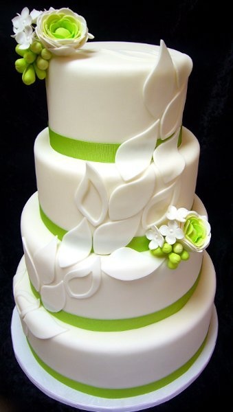 Green and White Wedding Cake Green and White Wedding Cake