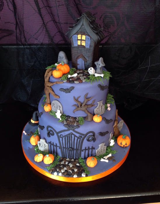 Halloween Haunted House Cake