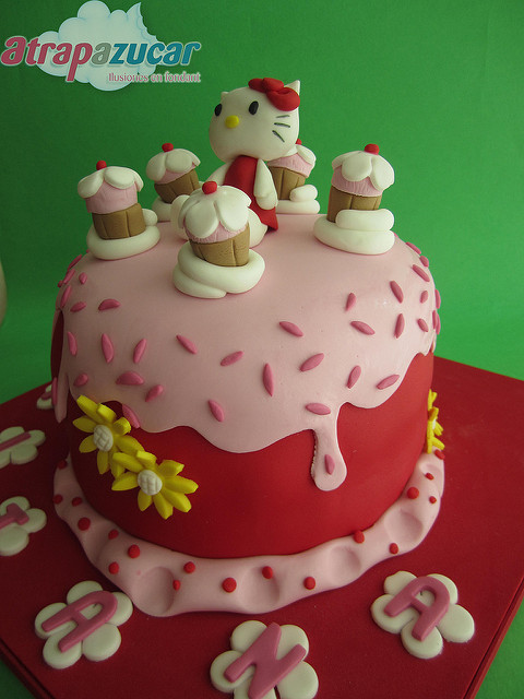 Hello Kitty Fondant Cake