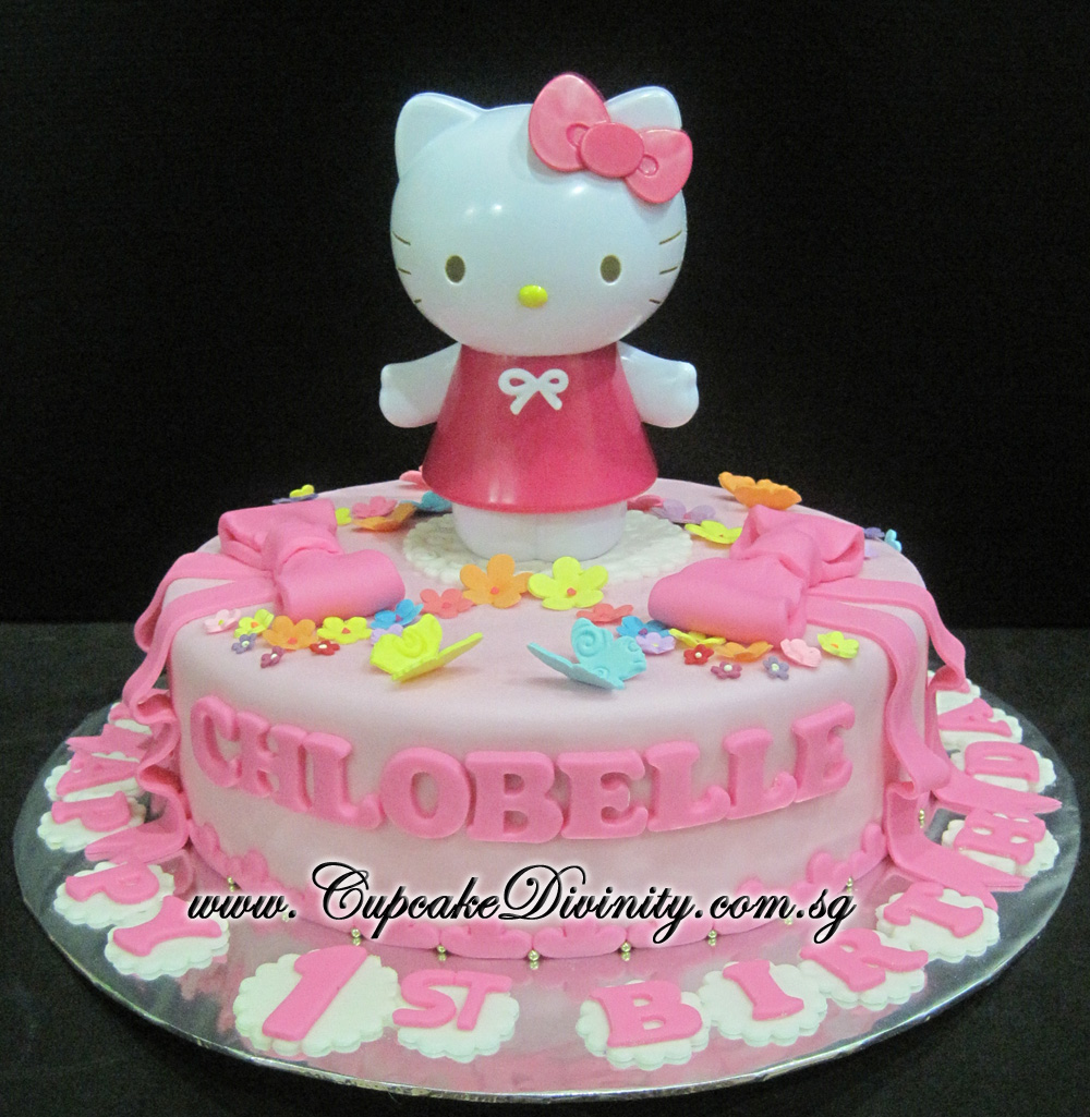 Hello Kitty Fondant Cake