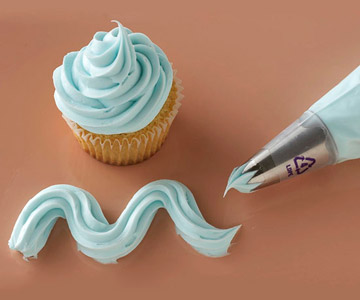 Piping Frosting onto Cupcakes Piping Frosting onto Cupcakes