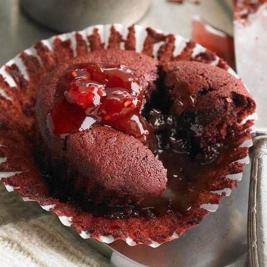 Red Velvet Cupcakes with Chocolate Filling