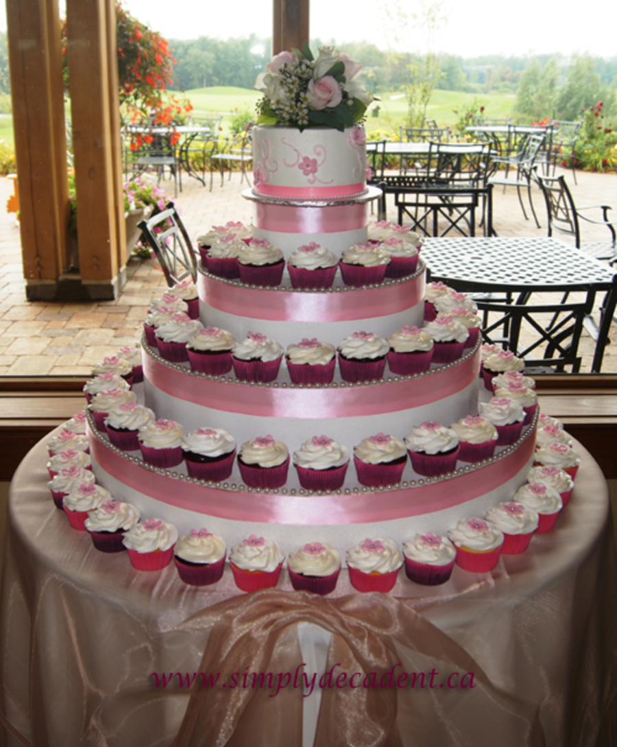 Velvet and Chocolate Wedding Cakes with Red