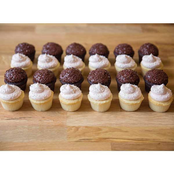 Chocolate and Vanilla Cupcakes Chocolate and Vanilla Cupcakes