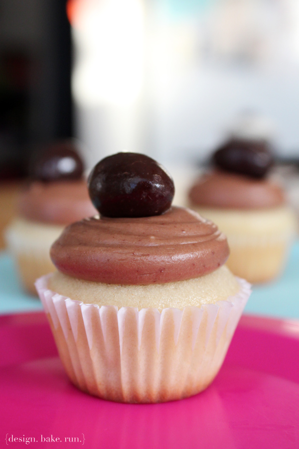 Chocolate Cupcakes with Vanilla Buttercream Chocolate Cupcakes with Vanilla Buttercream