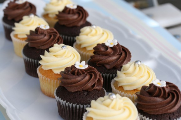 Mini Vanilla Cupcakes Mini Vanilla Cupcakes