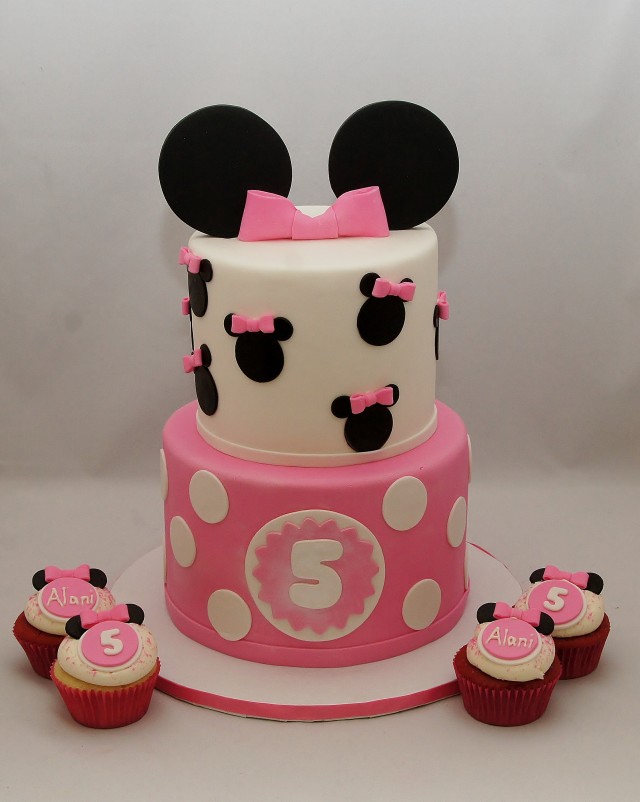 Minnie Mouse Cake and Cupcakes