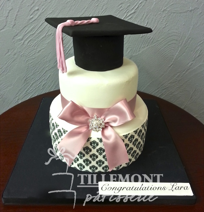 7 Photos of Pinterest Graduation Cakes With Gold