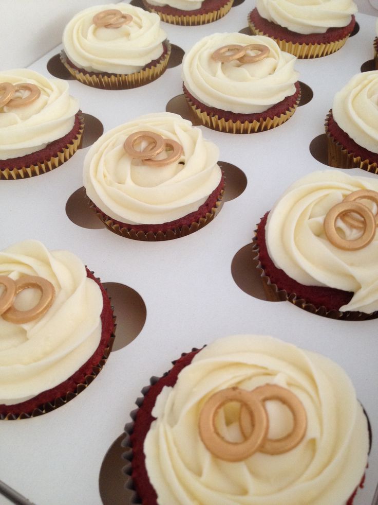 Red Velvet Cupcakes with Fondant Red Velvet Cupcakes with Fondant