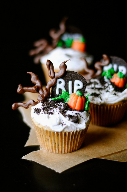 Spooky Halloween Graveyard Cupcakes