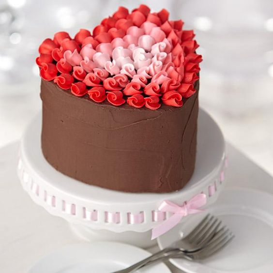 7 Photos of Heart Shaped Valentine's Day Buttercream Cakes