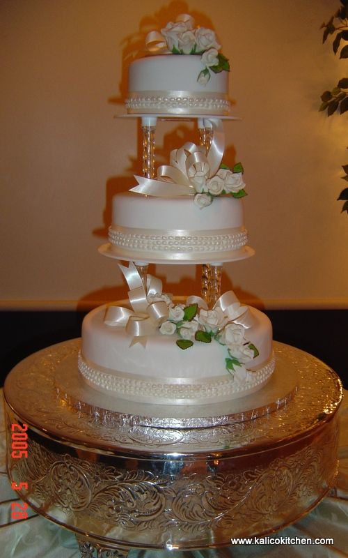 3 Tier Wedding Cakes with Pillars