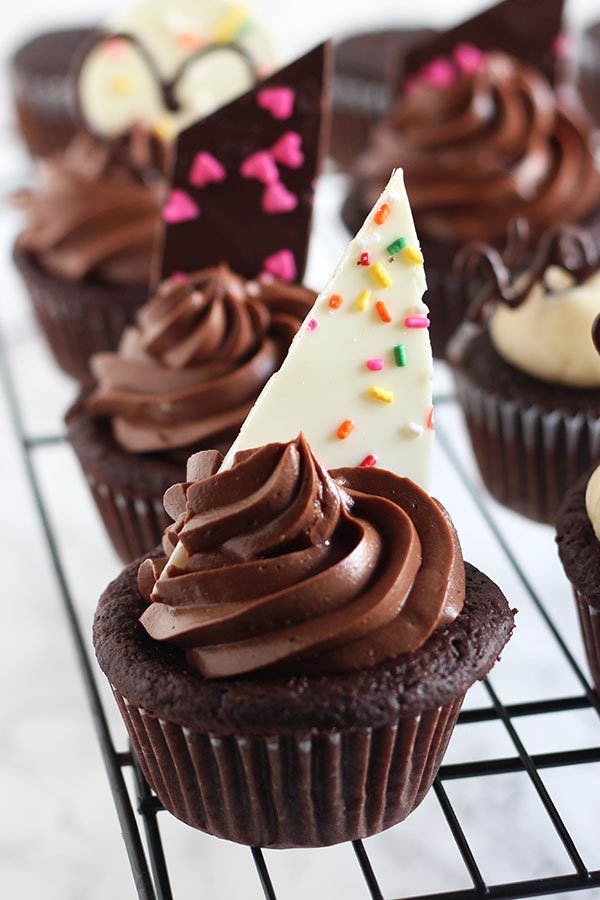 Easy Chocolate Cupcake Decorating