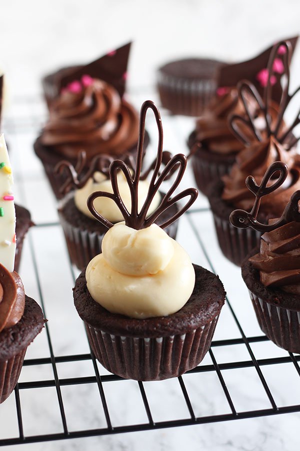 Easy Chocolate Cupcake Decorating