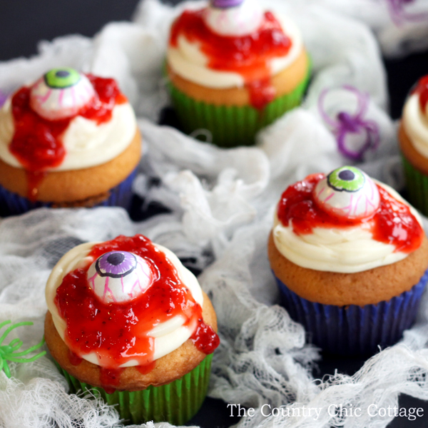 Halloween Cupcakes with Eyes