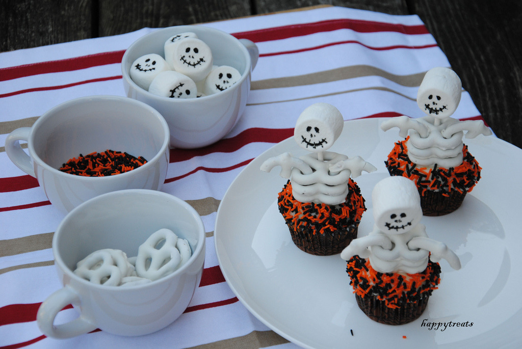 Halloween Cupcakes with Pretzel Skeletons