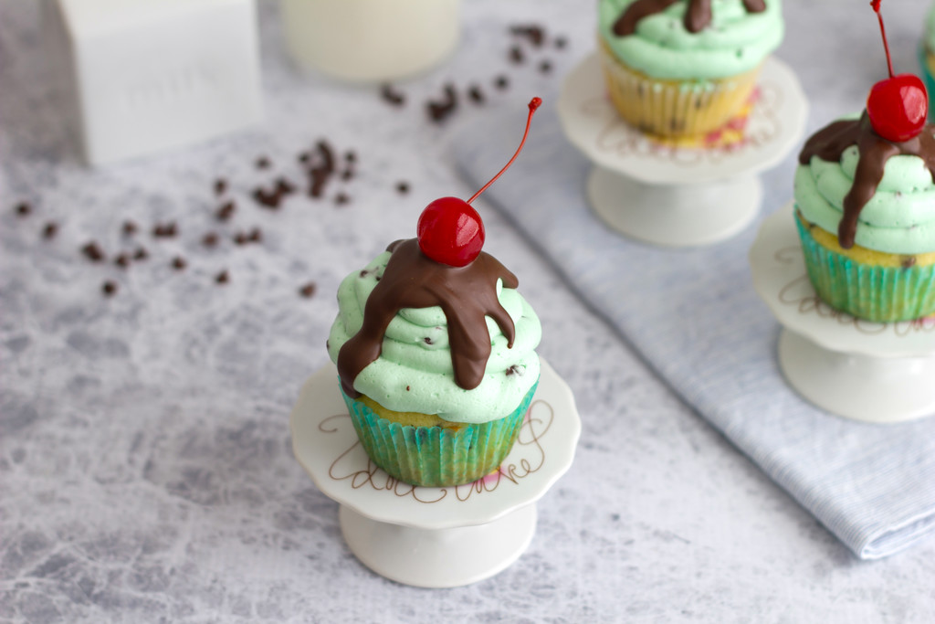 Mint Chocolate Chip Ice Cream Cupcakes